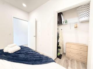 Philly Central King 1BR with Gym - 2