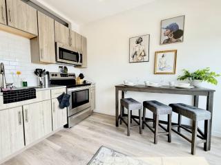 Philly Central King 1BR with Gym - 1