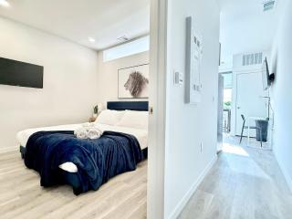 Unique 1BR King with Gym - 7