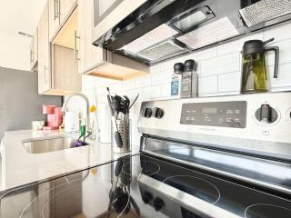 Unique 1BR King with Gym - 4