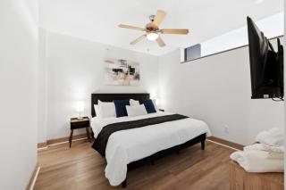 Deep Ellum One Bedroom with King Bed and Pool - 0