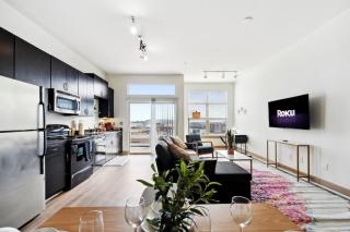 Deep Ellum One Bedroom with King Bed and Pool - 9