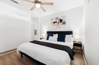 Deep Ellum One Bedroom with King Bed and Pool - 2