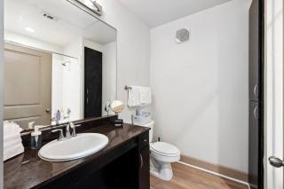 Deep Ellum One Bedroom with King Bed and Pool - 1