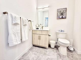 Boutique Studio with Rooftop View and Gym - 7