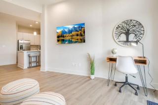 2Br Apt with Pool, Gym, and Free Parking - 2