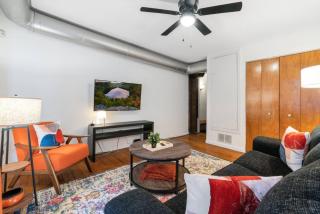 Philly Apartment Old City King Bed Walkable to Sites - 3