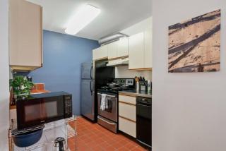 Philly Apartment Old City King Bed Walkable to Sites - 2