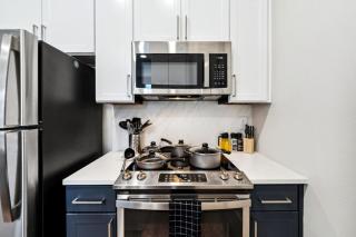 New Apt in DeepEllum with Pool and Parking near Baylor Med - 2