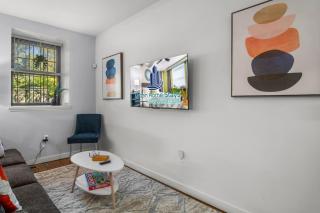 Quaint and Stylish APT with King Bed for Long Term Stay - 3