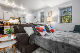 Quaint and Stylish APT with King Bed for Long Term Stay - 1