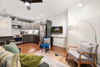 Chic Apartment with King Bed in Old City - 0