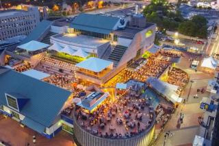 Chic Apartment with King Bed in Old City - 5
