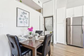 1BR Apt with Pool, Gym, and Free Parking - 2