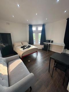 London Clapham Common Room - 6