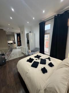 London Private Room with Kitchen - 0