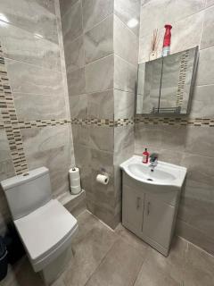 London Private Room with Kitchen - 2