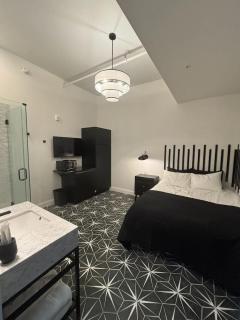 Hollyhock Suite 509 - 0