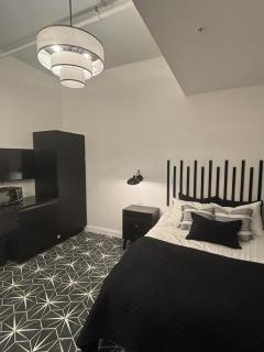 Hollyhock Suite 509 - 7