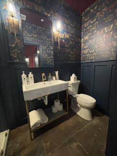 Hollyhock Suite 508 - 3