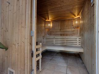 Appartement skis aux pieds avec piscine et spa - FR-1-686-41 - 1