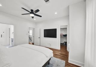 Modern Home Suite, 2BR, Office, Near Galleria - 9