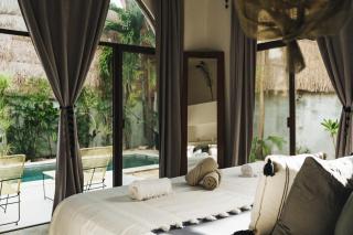 Luxury Design Villa with 36ft Pool and Garden - 5