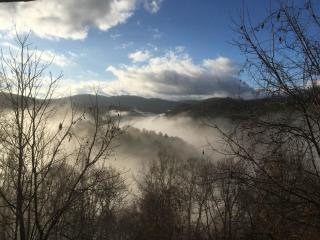 Mountain Top Lodge with Views - Hot Tub, River Access, 15 Mins to West Jefferson - 3