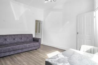 Modern Bury Retreat - Free Parking, Easy Manchester Access - 1
