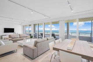 Two Bedroom Oceanfront Condo in Palm Beach - 8