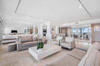 Two Bedroom Oceanfront Condo in Palm Beach - 9
