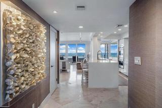 Two Bedroom Oceanfront Condo in Palm Beach - 6