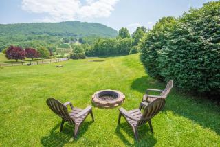 Mnt Views, Fire Pit, Hot Tub, Fishing Pond, Sleeps 6 - 0