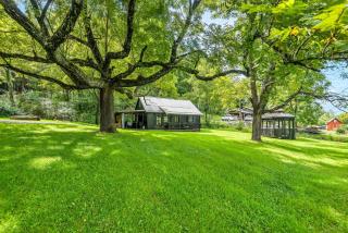 New River Views & Access - Hot Tub, Gazebo, Fire Pit, Next to Riverside Canoeing! - 0