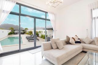 The View Luxury Villa with marina access, free ka yak and private pool - Al Dana Island Fujairah - 5