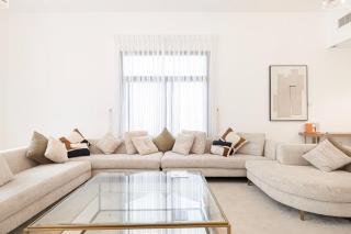 The View Luxury Villa with marina access, free ka yak and private pool - Al Dana Island Fujairah - 1
