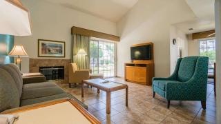 Desert Breezes Resort 2 Bedroom Apartment with Resort Access - 4