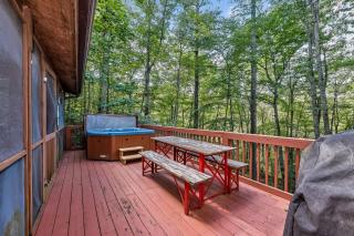 2 Bd Cabin with Hot Tub, Direct Hiking Trail to New River - 7