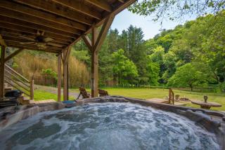 Cabin on the New River with Easy Steps to the River,Hot Tub, Fire Pit - 0