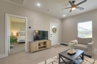 Patio and Fenced Yard Home Close to Dtwn Houston! - 4