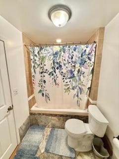 Redwood View Suite 326SQFT Private Entrance and Bath - 5