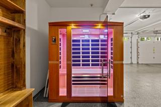 2 Homes Sleeps 22 Sauna Hot Tub Fire Pit - 6