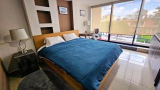 S04 SUITE CON CAMA KING SIZE Premium Frente al TEC CEM con Cocineta WiFi Balcón Parking Terraza - 2