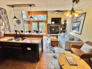 Ski-in Ski-out Townhome at Lutsen Mountain, Pool, Hot Tub, Fitness, Sauna and more! - 4