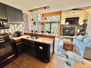 Ski-in Ski-out Townhome at Lutsen Mountain, Pool, Hot Tub, Fitness, Sauna and more! - 6