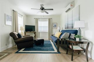 New & Blue - 2 blocks to the beach - 9