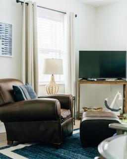 New & Blue - 2 blocks to the beach - 7