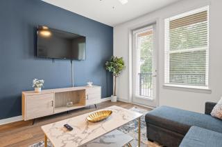 Trendy 1BR Apt with King Bed Pool Gym and Close to Beach - 9