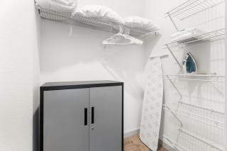 Trendy 1BR Apt with King Bed Pool Gym and Close to Beach - 2