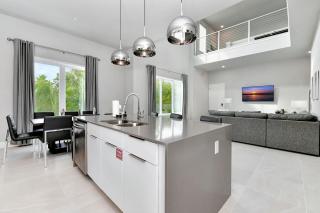 Stylish Condo With Pool Table Near Disney With Resort & Waterpark Access - B32-238 - 1